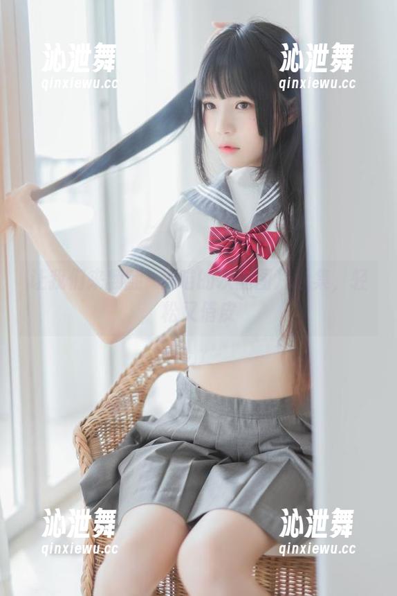 让我们来翻翻桜桃喵的灰丝图片合集，轻松又俏皮