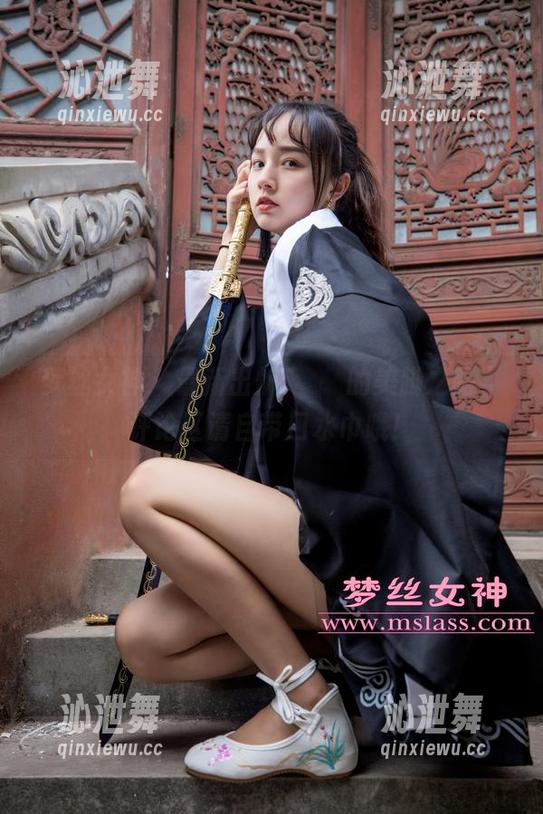 梦丝女神 - 最新出炉：玥玥的美脚之路，评论区请自带口水巾哦！