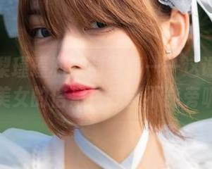 教室、梨瑾瑾和定制写真——这课好多俊男美女的信息！我能不能旁听？