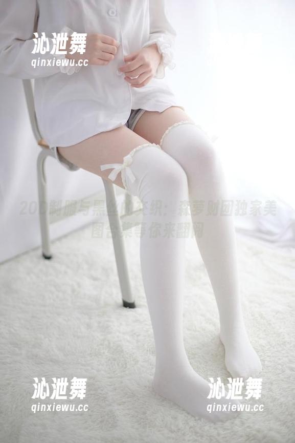 20D制服与黑丝的交织：森萝财团独家美图合集等你来翻阅