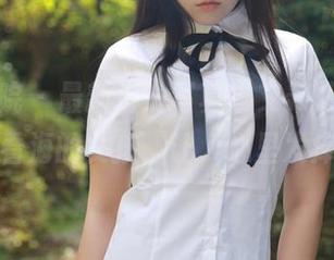模范学院 - 最新海边写真“艾希儿，拿着椰子看海的女孩，让人心里发痒！”