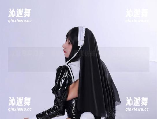 浅安安 泳装写真归来,浅安安用看似恍惚的姿态撩拨你的好奇心!