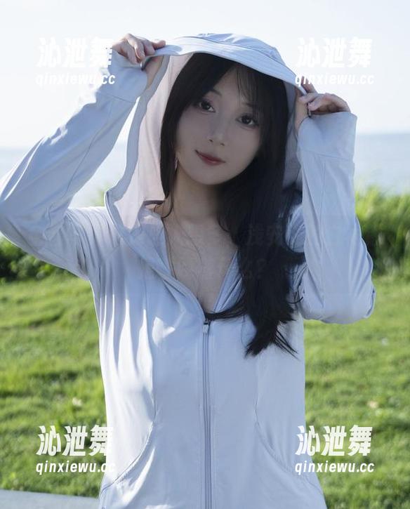 全套写真总是让人想多，浅安安的白裙像是呼唤着什么？