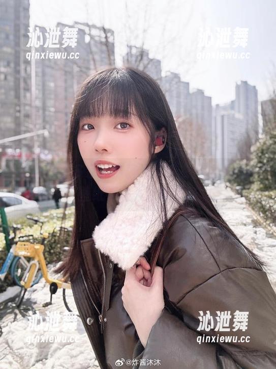 衣服都是多余，炸酱沐沐泳衣合集，这些壁纸不让人分心才怪