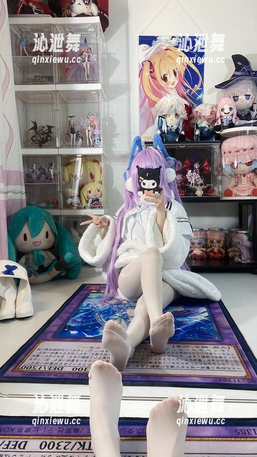 白栎Shirly的黑丝写真下载，果然这角度真好，让人望而却步又想进一步…