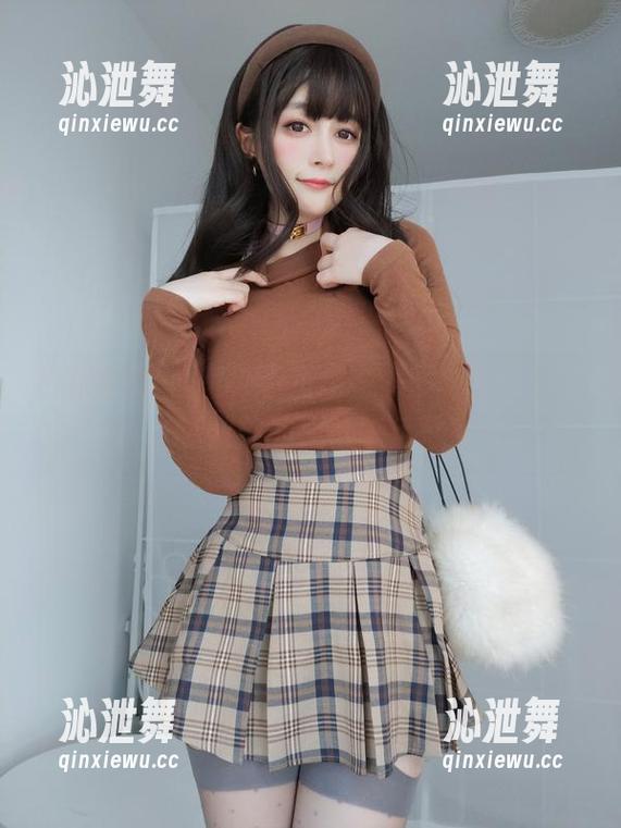 白银81办公室，看看这些美图，马上下载，拯救你的无聊午后吧！