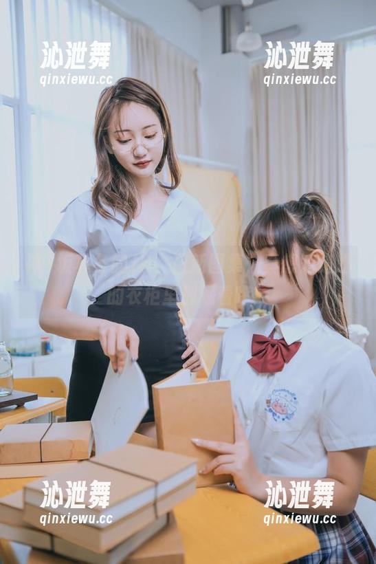 神楽坂真冬的JK，最新图集，真想知道她的衣柜里都藏着啥！
