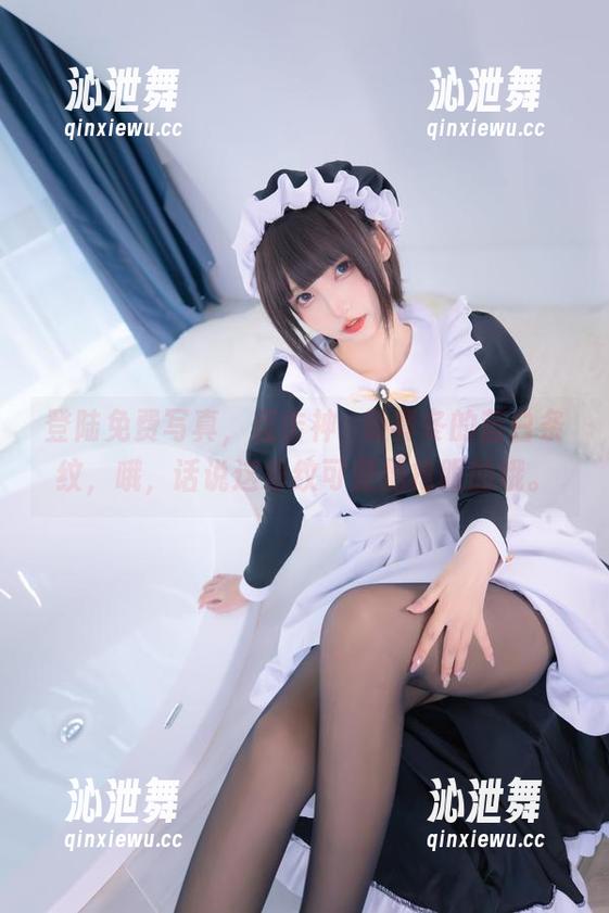登陆免费写真，直击神楽坂真冬的蓝白条纹，哦，话说这条纹可是挺抢眼的哦。