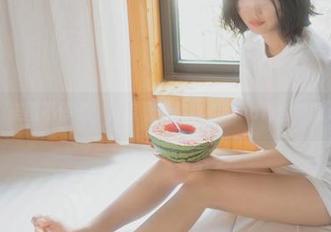 微密圈 - 美图不停歇，禅院熏带你体验emo熏合集的荒诞之旅