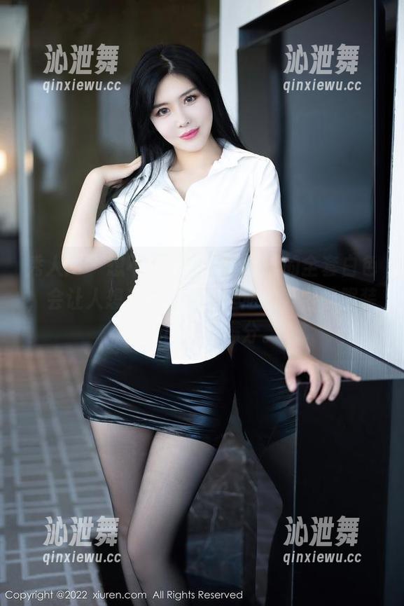 秀人网 - 想不到Egg_尤妮丝的全套白色，会让人想起那件曾经尴尬的开学季服装，原图倒是满分。
