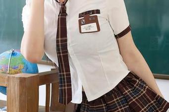 秀人网 - 坐看天台的tina甜仔，图片带点小风，资源偷偷多一点