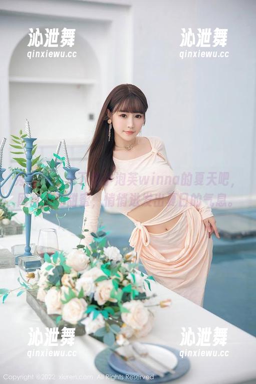 秀人网 - 来下载小泡芙winna的夏天吧，网盘里的甜蜜，悄悄迸发出夏日的气息。