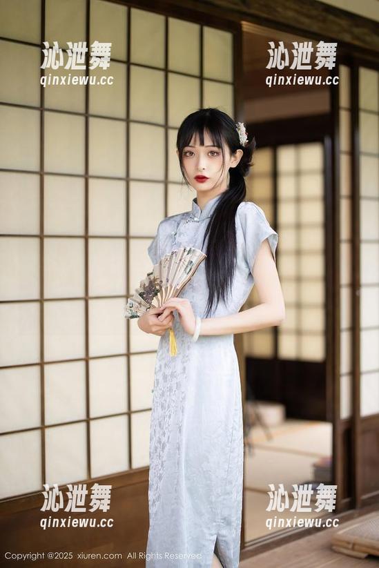 秀人网 - 哇，徐安冉miki的首套写真，这个秘书OL制服真有点意思，美图再现职场风采！