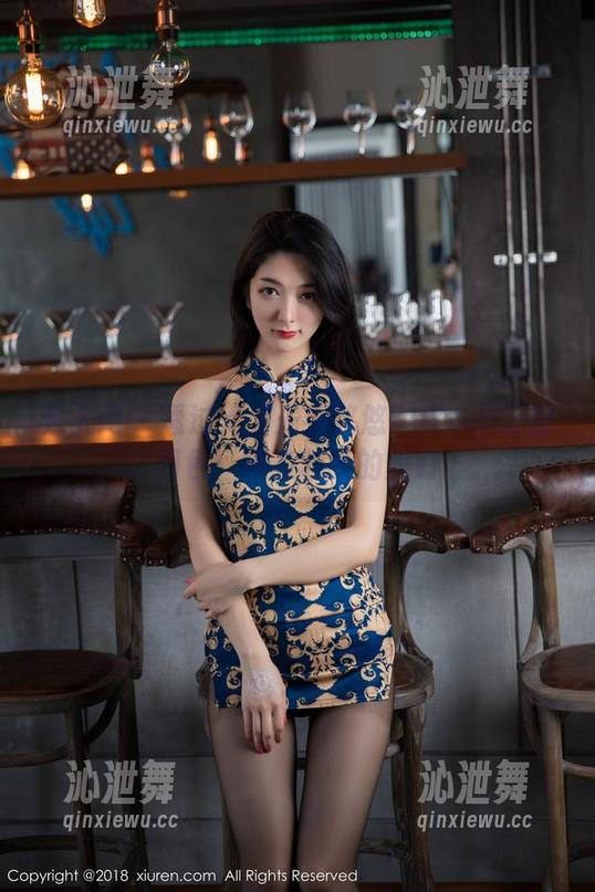 秀人网 - 透过无圣光看悠悠YOYO女友的图包：似有若无的美好