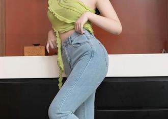 秀人网 - 陆萱萱的美脚写真，难免让人多看几眼…
