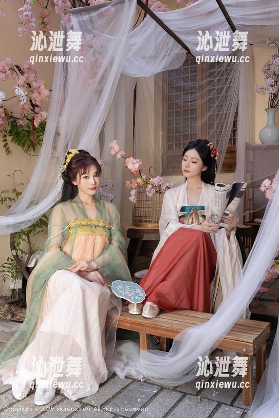 秀人网-陈舒羽 秀人网 - 最新的作品集:陈舒羽在办公室的日常,我们就像小松鼠在打糖果!