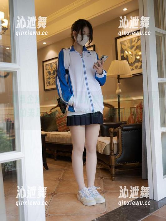 紧急企划 - 小枫的私拍果然不简单，图片中的美足让我心里直咯噔，真想给她个赞。