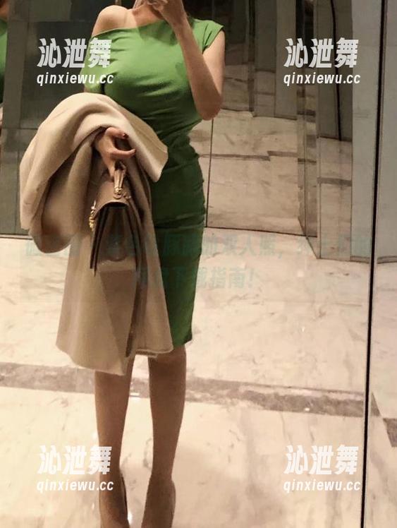 微密圈 - 紫色哒豚豚的双人照，绅士们的网盘下载指南！