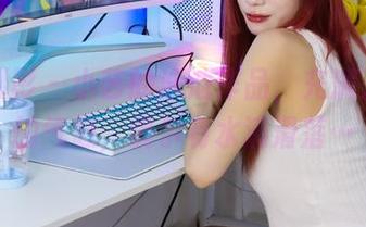 绮梦摄影 - 小艺的泳池作品，充满了夏天的气息，偶尔有水滴滑落…