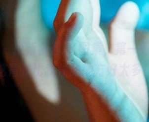 蜜桃社 - 最新初月JK图集，第一眼只想说这背景比我住的地方好太多！