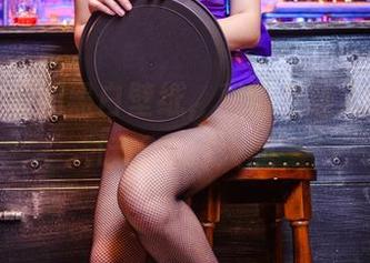 蜜汁猫裘的黑白壁纸，真的是让人暗想：哇，你好大胆