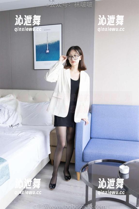 袜啵啵 - 无意中翻到奶油的短靴图册，为啥每一双都想拥抱呢？