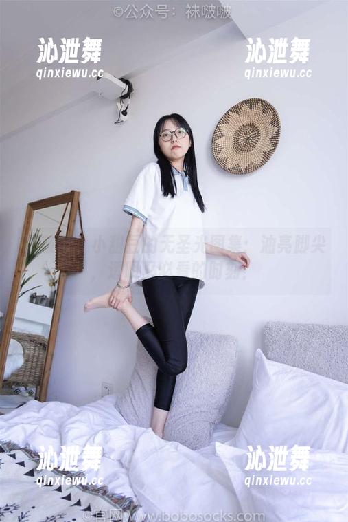 袜啵啵-小甜豆 袜啵啵 - 小甜豆的无圣光图集:油亮脚尖,透明又必看的时刻!