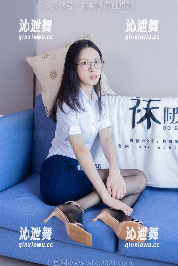 袜啵啵-稚予 袜啵啵 - 免费资助稚予马丁靴图集,让我认真观察这双鞋的每一个角度,慢慢品味。