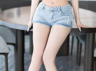 语画界 - 街景还是天台？林乐一无圣光套图里的模糊界限，陷人沉思……