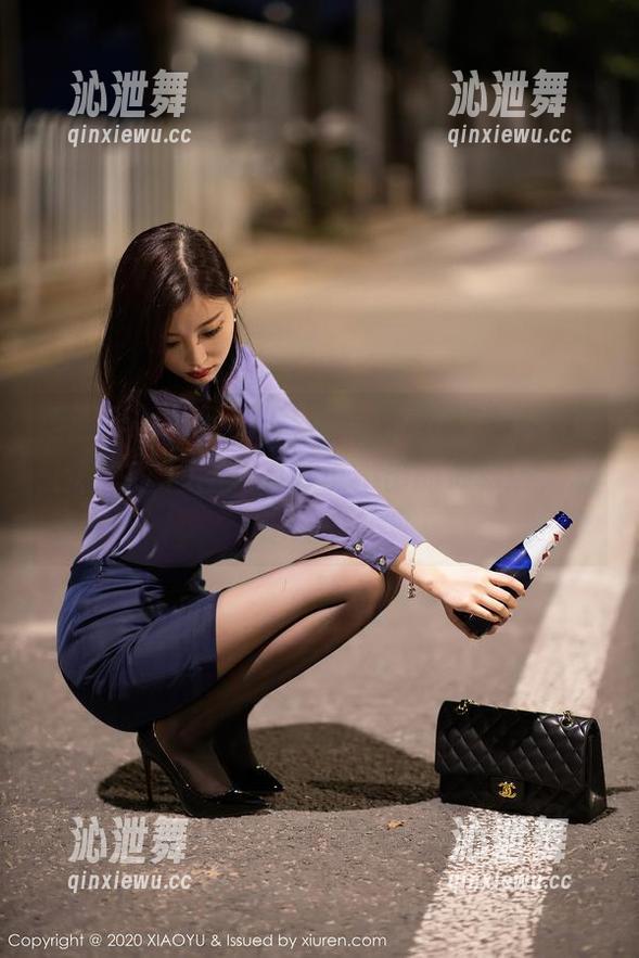 语画界-王馨瑶yanni 语画界 - 灵动的王馨瑶yanni,牛仔裤配上私拍,原图里有种说不出的放松感,没道理嘛?