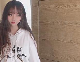 邻居妹妹的日常模样，过期米线线的私拍图包，不一样的柔和