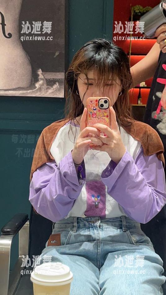 闪月半 每次翻看闪月半的女孩套图,心里一阵说不出的得意,完美得让人想偷偷珍藏。