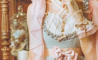 陆卿卿kyokyo的夏天写真来了，连蚊子都在旁边做伴，看她玩得不亦乐乎。
