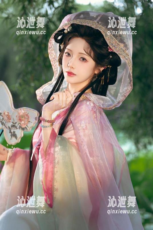 雯妹不讲道理 黑丝肚兜定制图集,雯妹不讲道理的大胆尝试,意外好看的小细节呢