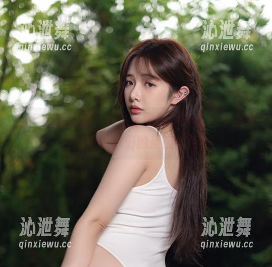 这套礼服资源，我估计雯妹不讲道理穿上直接出道！你们的反应如何？