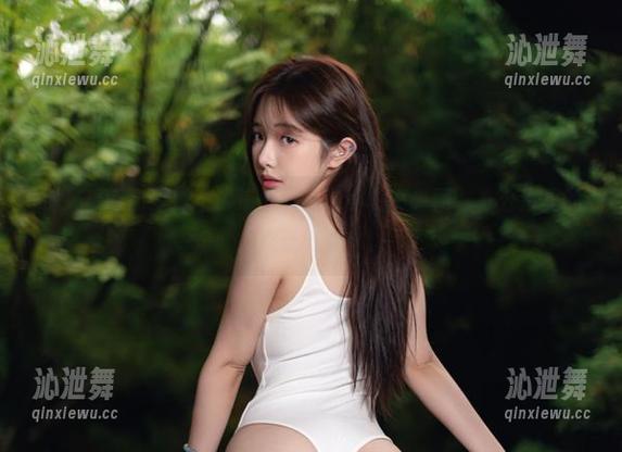 快来看看！雯妹不讲道理版高清小秘书套图，办公室里的欢乐气氛！