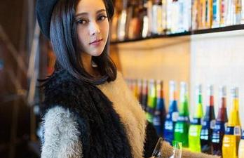 青豆客 - 秘书也有烦恼：吕梦玉私房原图，我的咖啡怎么没加糖，喔等下是喝醉了吧？