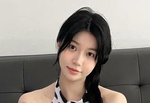 微密圈 - 高清捕捉：鱼神鱼的秘书角色，搭配那缕若隐若现的内衣