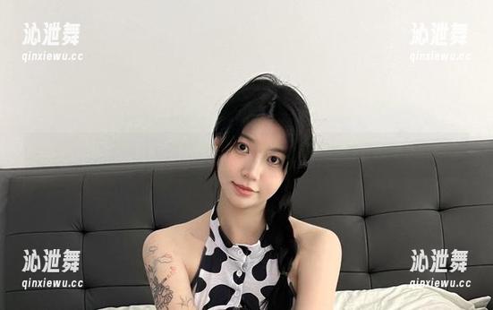 鱼神鱼 微密圈 - 高清捕捉:鱼神鱼的秘书角色,搭配那缕若隐若现的内衣