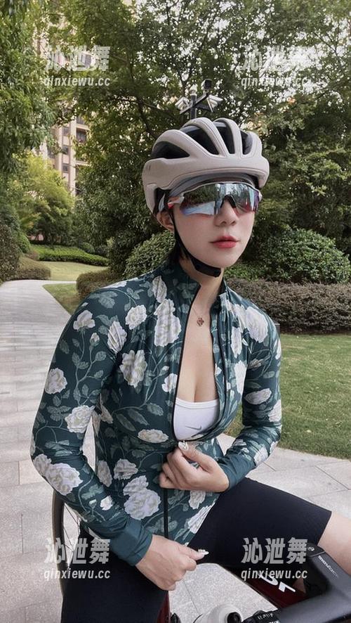 鹿瑶 微密圈 - 鹿瑶的高跟鞋,真的在发光吗?资源在哪里?